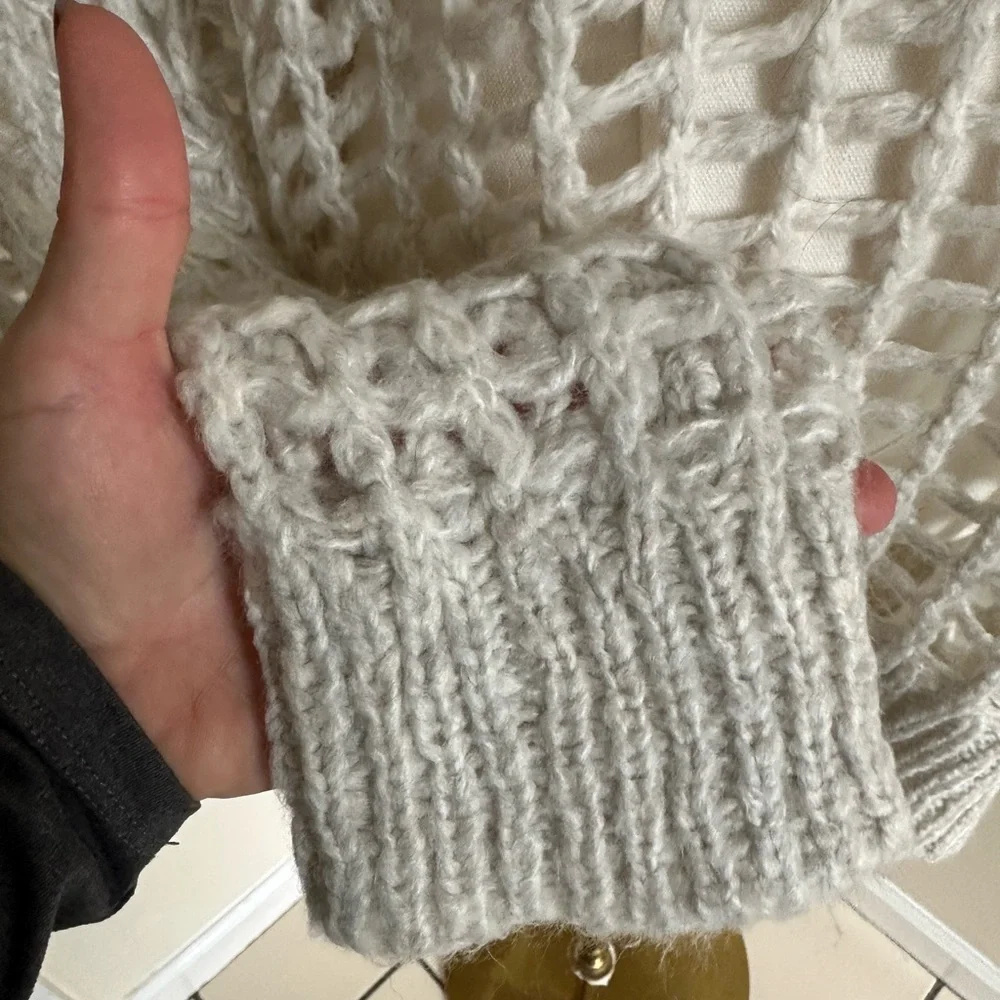 NWT Urban Outfitters Cream Sweater - Size SP